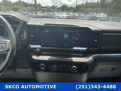 Used 2023 Chevrolet Silverado 1500 LT AWD/4WD image 16