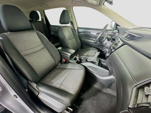 Used 2019 Nissan Rogue SV w/ Premium Package FWD image 31