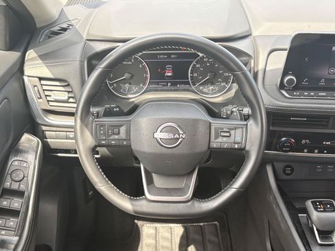 Used 2025 Nissan Rogue SV FWD image 8