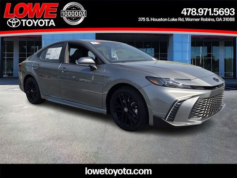New 2026 Toyota Camry SE FWD image 1