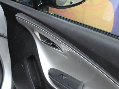 Used 2015 Chevrolet Volt FWD image 11