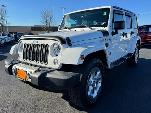 Used 2015 Jeep Wrangler Unlimited Sahara w/ Connectivity Group image 8