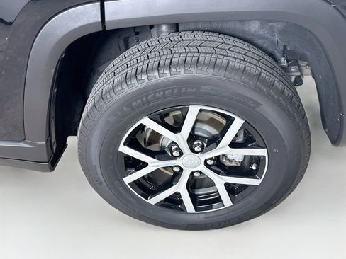 Used 2025 Jeep Grand Cherokee Limited RWD image 37