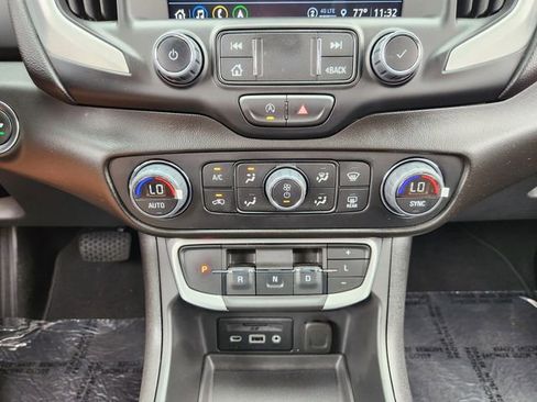 Used 2023 GMC Terrain SLT w/ Infotainment Package II image 18