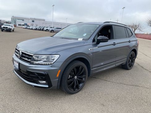 Used 2020 Volkswagen Tiguan SE R-Line image 1