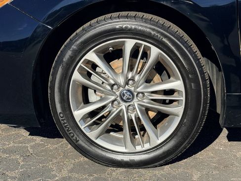 Used 2017 Toyota Camry SE image 11