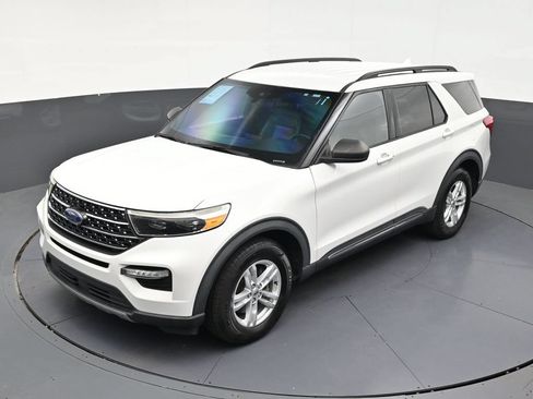 Used 2020 Ford Explorer XLT w/ Equipment Group 202A RWD image 12