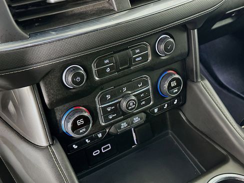 Used 2023 Chevrolet Suburban Premier image 24