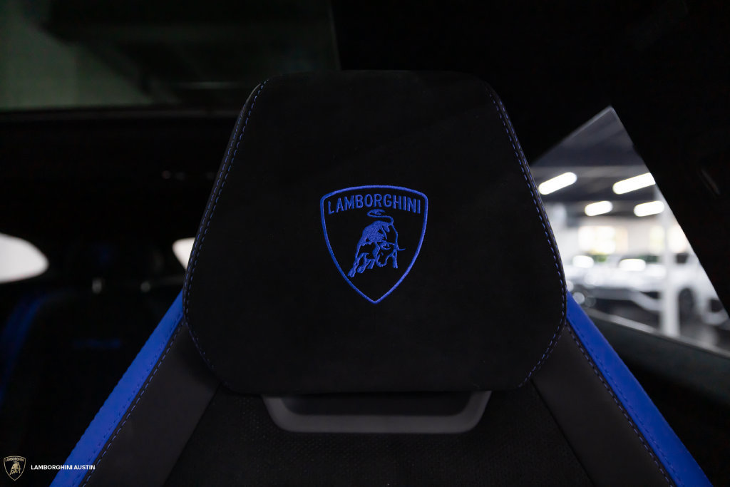 Used 2024 Lamborghini Urus Performante AWD/4WD image 30