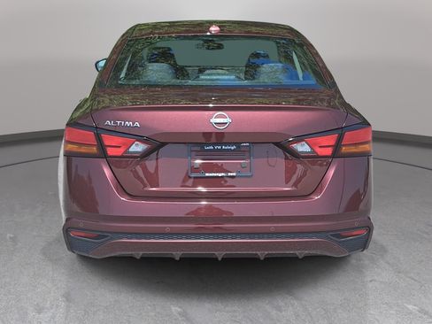 Used 2025 Nissan Altima 2.5 SV FWD image 6