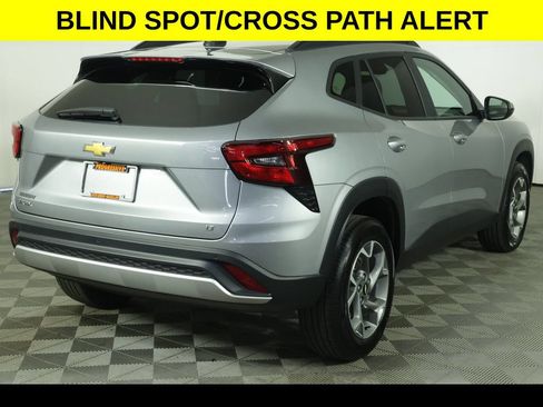 Used 2025 Chevrolet Trax LT w/ Driver Confidence Package FWD image 8