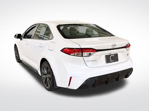 Used 2025 Toyota Corolla SE image 3