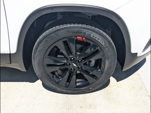 Used 2021 Chevrolet Trax LT w/ Redline Edition AWD/4WD image 15