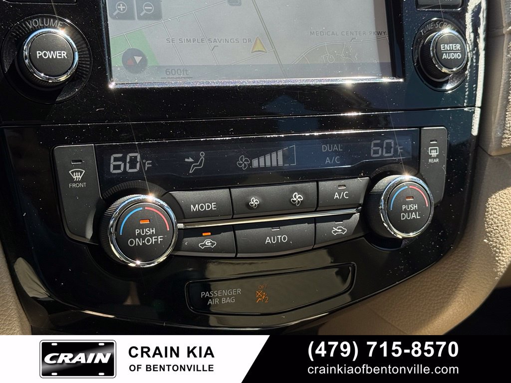 Used 2017 Nissan Rogue SV w/ SV Premium Package FWD image 17