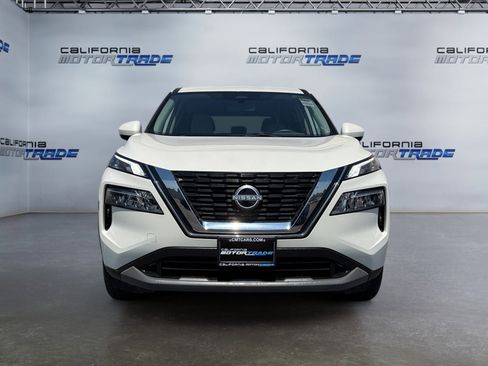 Used 2023 Nissan Rogue SV image 2