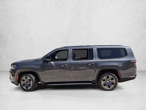 Used 2024 Jeep Wagoneer L Series II w/ Flexible Seating Group AWD/4WD image 8