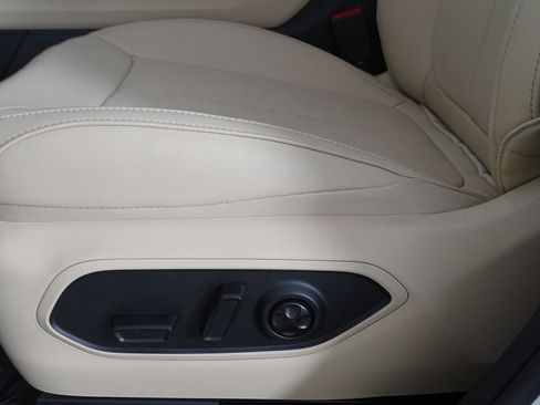 New 2025 Jeep Grand Cherokee L Limited image 25