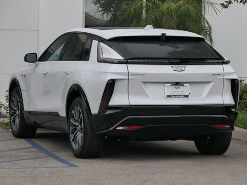 Certified 2024 Cadillac Lyriq Sport image 3