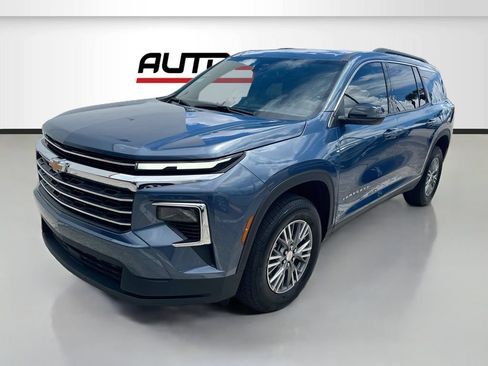 Used 2026 Chevrolet Traverse LT FWD image 3