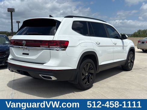 Used 2025 Volkswagen Atlas SE w/ Panoramic Sunroof Package FWD image 9