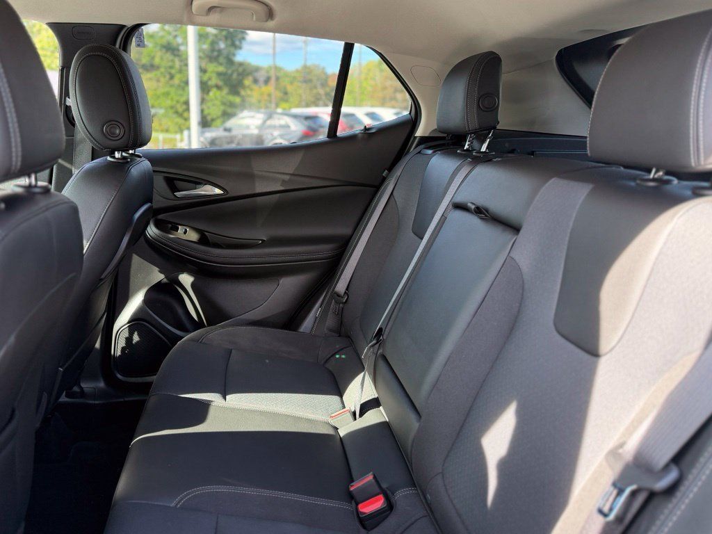 Used 2022 Buick Encore GX Select AWD/4WD image 6