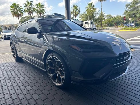Used 2023 Lamborghini Urus Performante AWD/4WD image 2