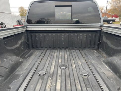 Used 2018 Nissan Titan SL w/ Chrome Package image 12