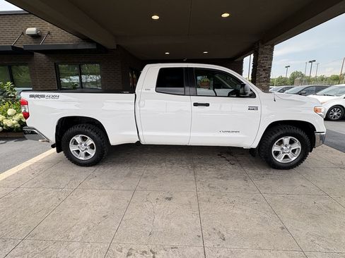 Used 2015 Toyota Tundra SR5 w/ SR5 Upgrade Package AWD/4WD image 5
