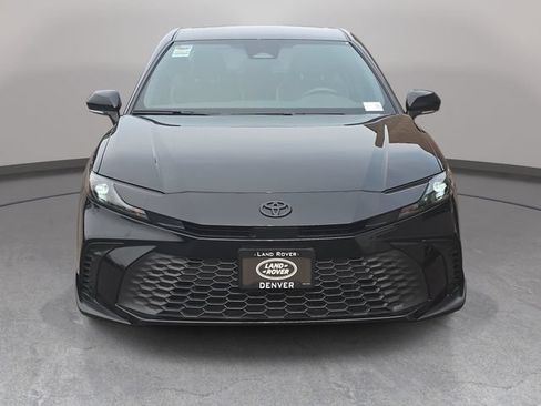 Used 2025 Toyota Camry SE AWD/4WD image 3