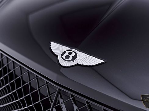 Used 2024 Bentley Bentayga AWD/4WD image 17