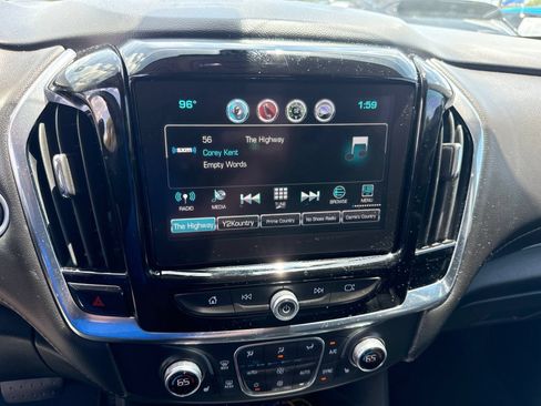 Used 2019 Chevrolet Traverse LT FWD image 5