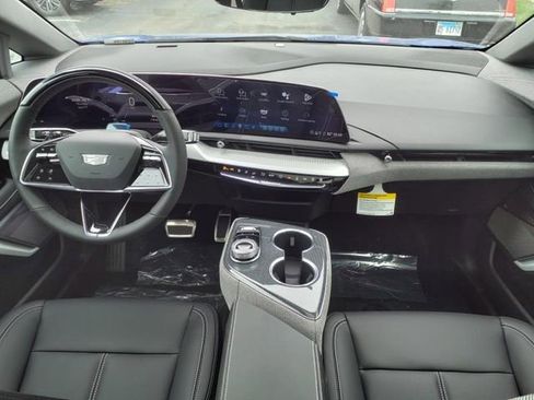 New 2025 Cadillac Optiq Luxury 1 image 17