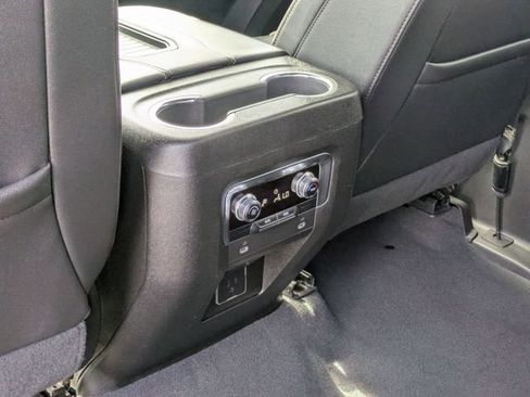 Used 2023 GMC Yukon SLT image 31