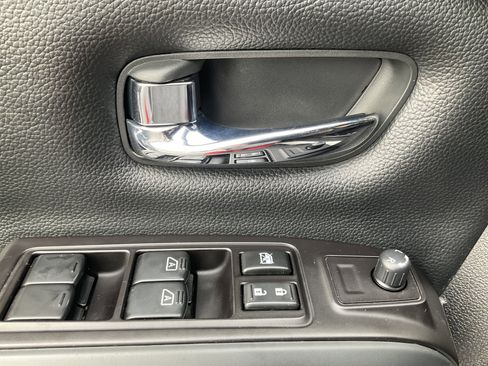 Used 2019 Nissan Titan SL w/ Midnight Edition image 28