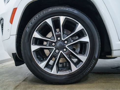Used 2022 Jeep Grand Cherokee L Overland w/ Luxury Tech Group IV AWD/4WD image 11