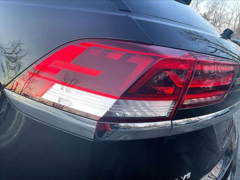 Certified 2022 Volkswagen Atlas Cross Sport SE image 33