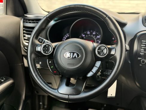 Used 2018 Kia Soul + FWD image 30