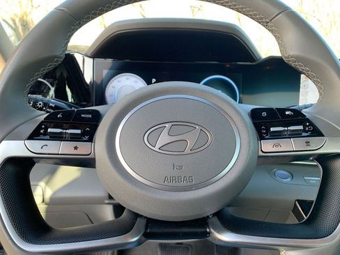 Used 2025 Hyundai Elantra SEL image 27