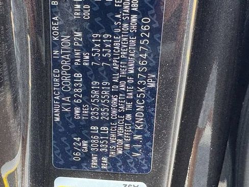 Used 2025 Kia Carnival EX FWD image 27