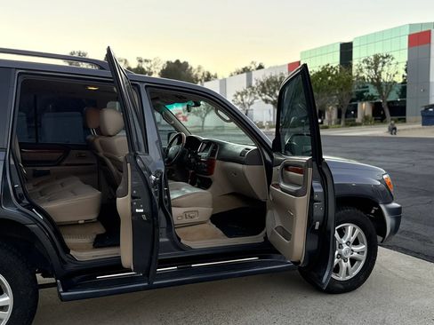 Used 2004 Lexus LX 470 4WD w/ Preferred Accessory Pkg image 26