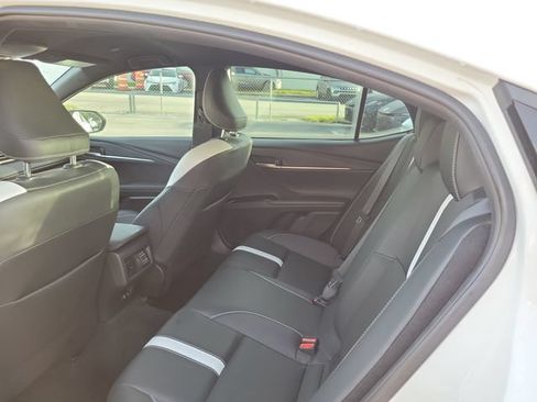Used 2025 Toyota Camry SE FWD image 8