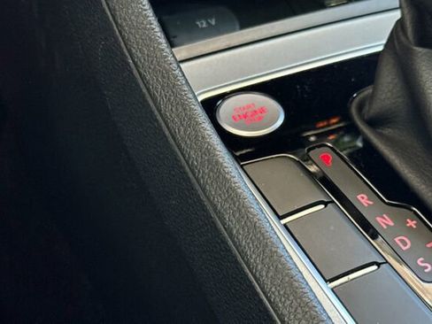 Certified 2021 Volkswagen Passat 2.0T R-Line image 22
