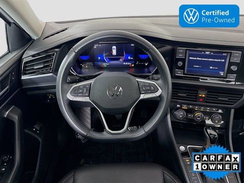 Certified 2024 Volkswagen Jetta SE w/ Panoramic Sunroof Package image 23