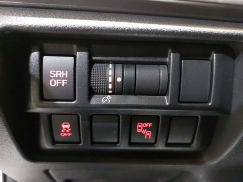 Used 2018 Subaru Crosstrek 2.0i Limited image 24