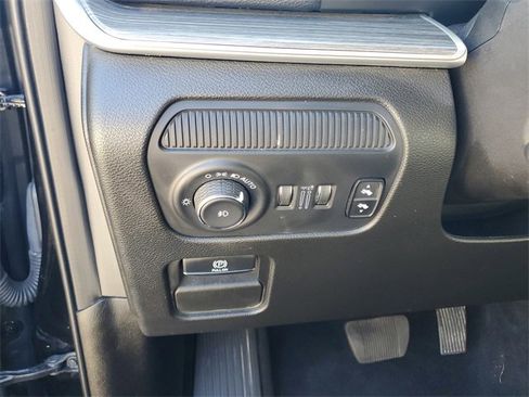 Used 2024 Jeep Wagoneer L Series II image 15