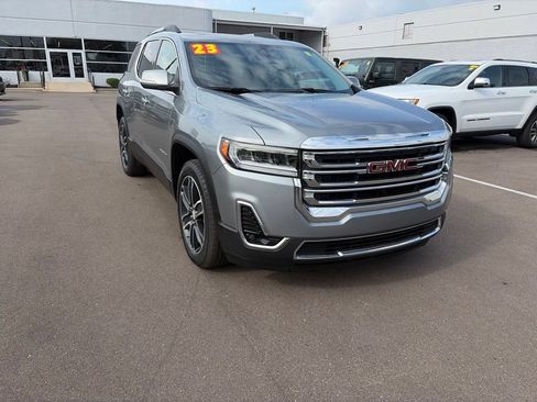 Used 2023 GMC Acadia SLT w/ Preferred Package AWD/4WD image 3