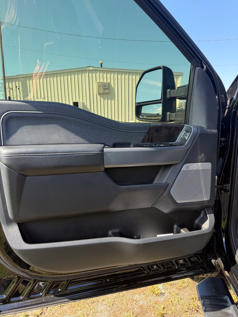 Used 2024 Ford F350 Lariat w/ Lariat Ultimate Package AWD/4WD image 13