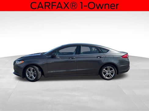 Used 2018 Ford Fusion SE w/ Fusion SE Technology Package FWD image 2