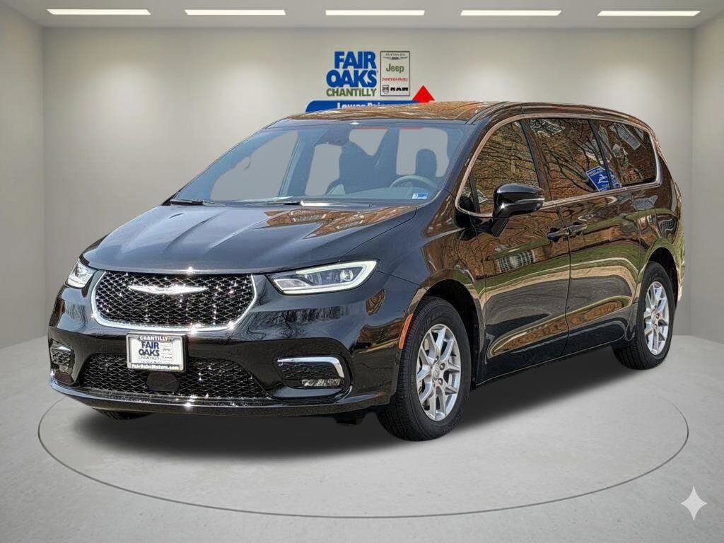 New 2026 Chrysler Pacifica Select FWD image 2