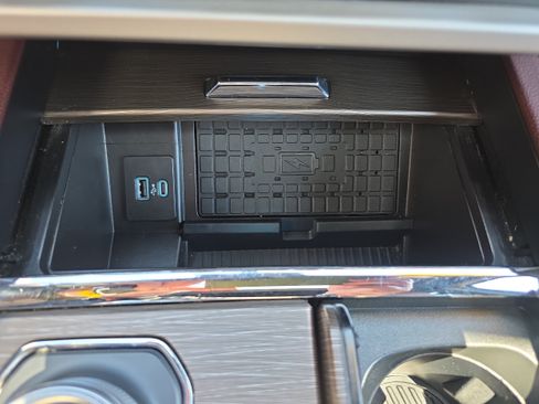 Used 2024 Ford Expedition Max Limited AWD/4WD image 24